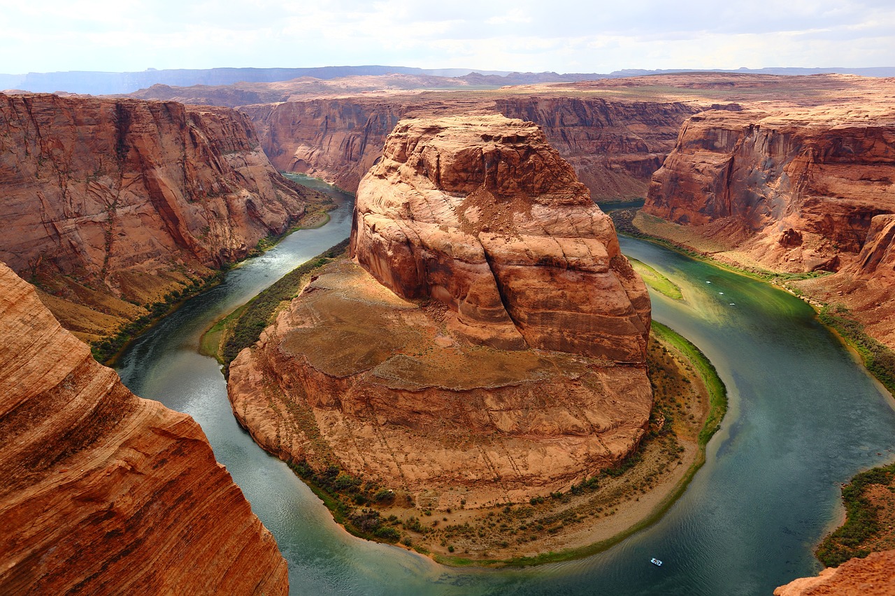 horseshoe-bend-1908283_1280.jpg