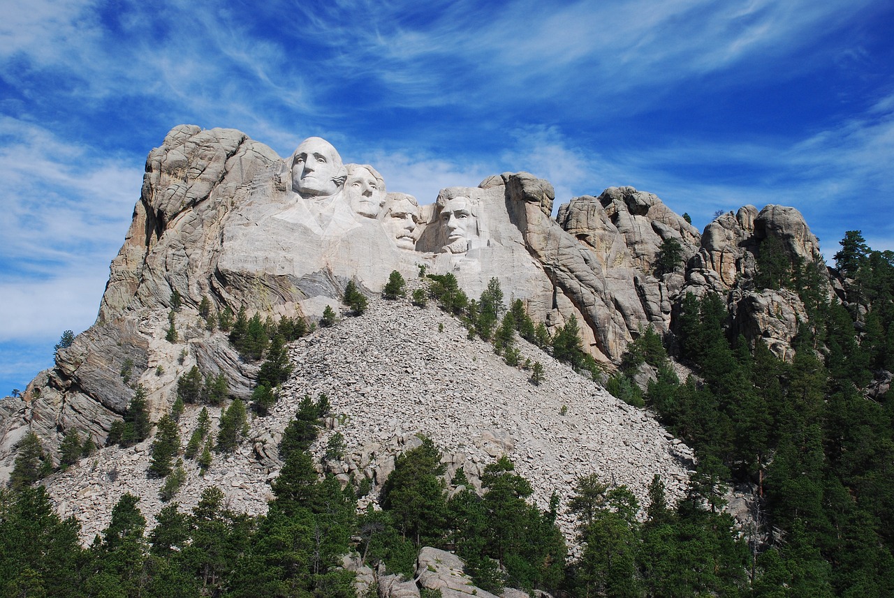 mount-rushmore-1157477_1280.jpg