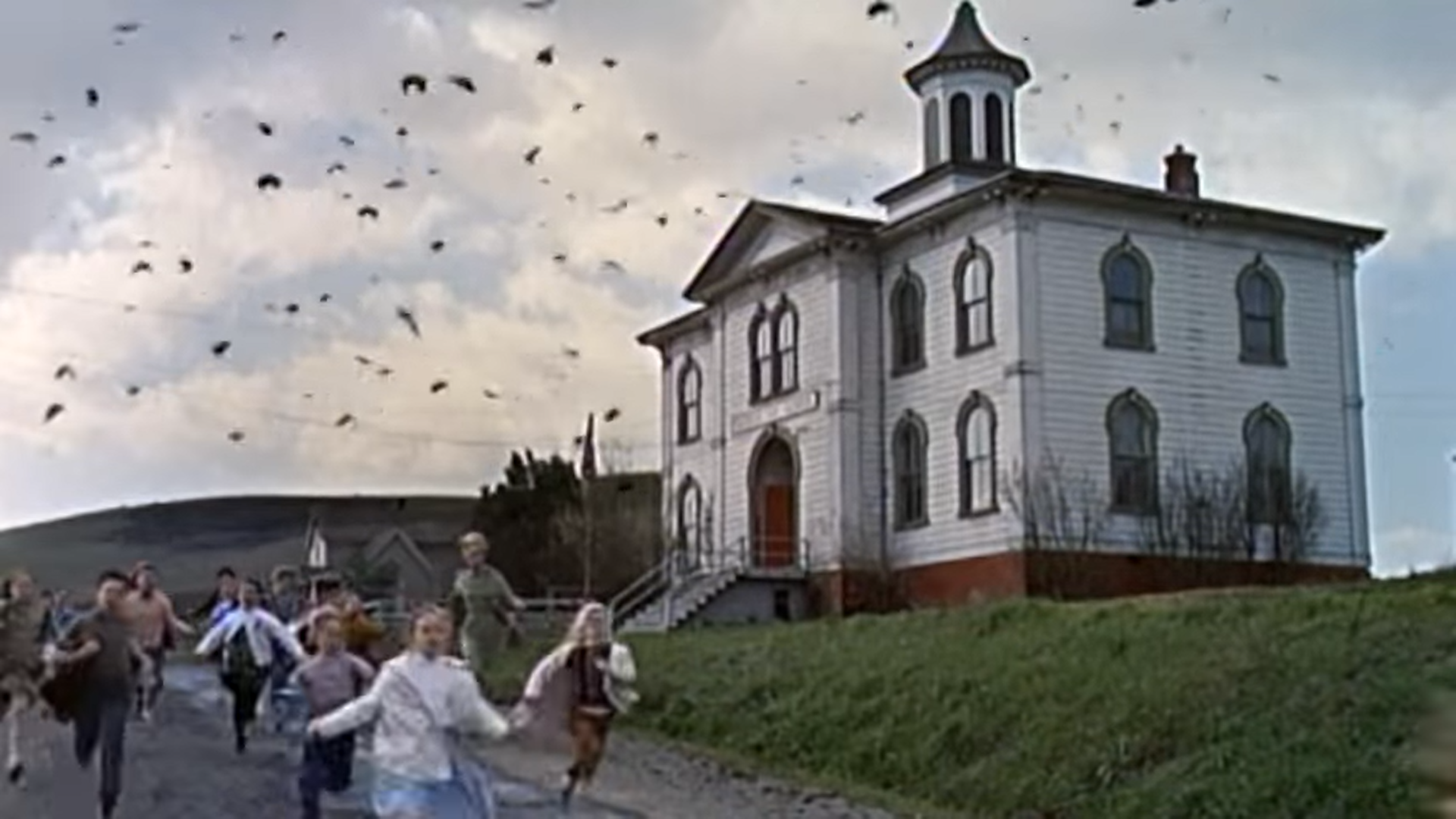 thebirds1963trailer-escapingschool.png