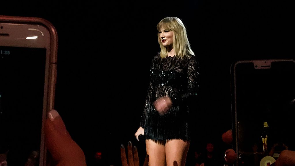 Taylor Swift Now Super Saturday Night Img 0772 Edited (33159476355)