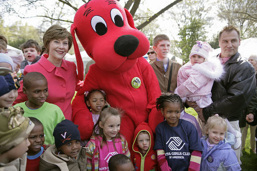 Clifford The Big Red Dog At The Whitehouse Easter Egg Roll, 2007Apr09