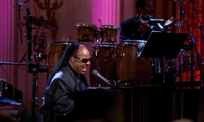 Stevie Wonder Performs