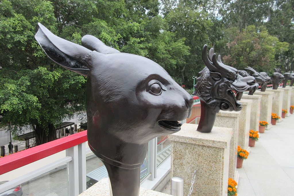 Hk 粉嶺 Fanling 蓬瀛仙館 Fung Ying Sen Koon Temple Chinese Zodiac Statues 04 Rabbit March 2017 Ix1