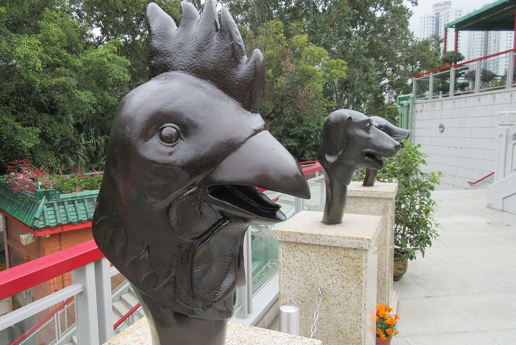 Hk 粉嶺 Fanling 蓬瀛仙館 Fung Ying Sen Koon Temple Chinese Zodiac Statues 10 Rooster March 2017 Ix1