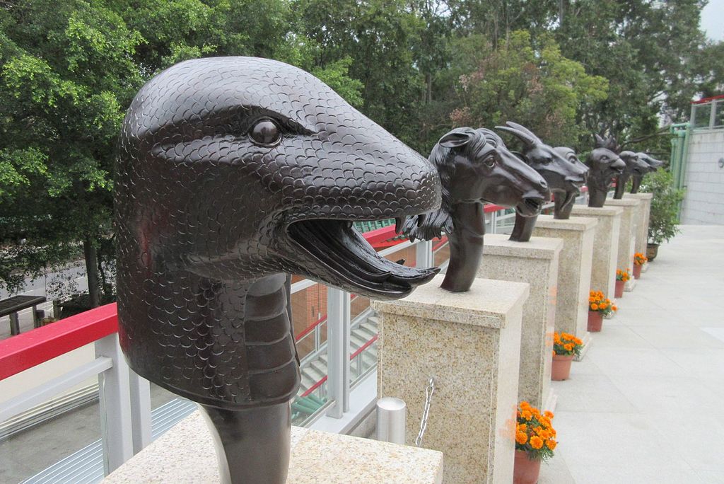 Hk 粉嶺 Fanling 蓬瀛仙館 Fung Ying Sen Koon Temple Chinese Zodiac Statues 06 Snake March 2017 Ix1