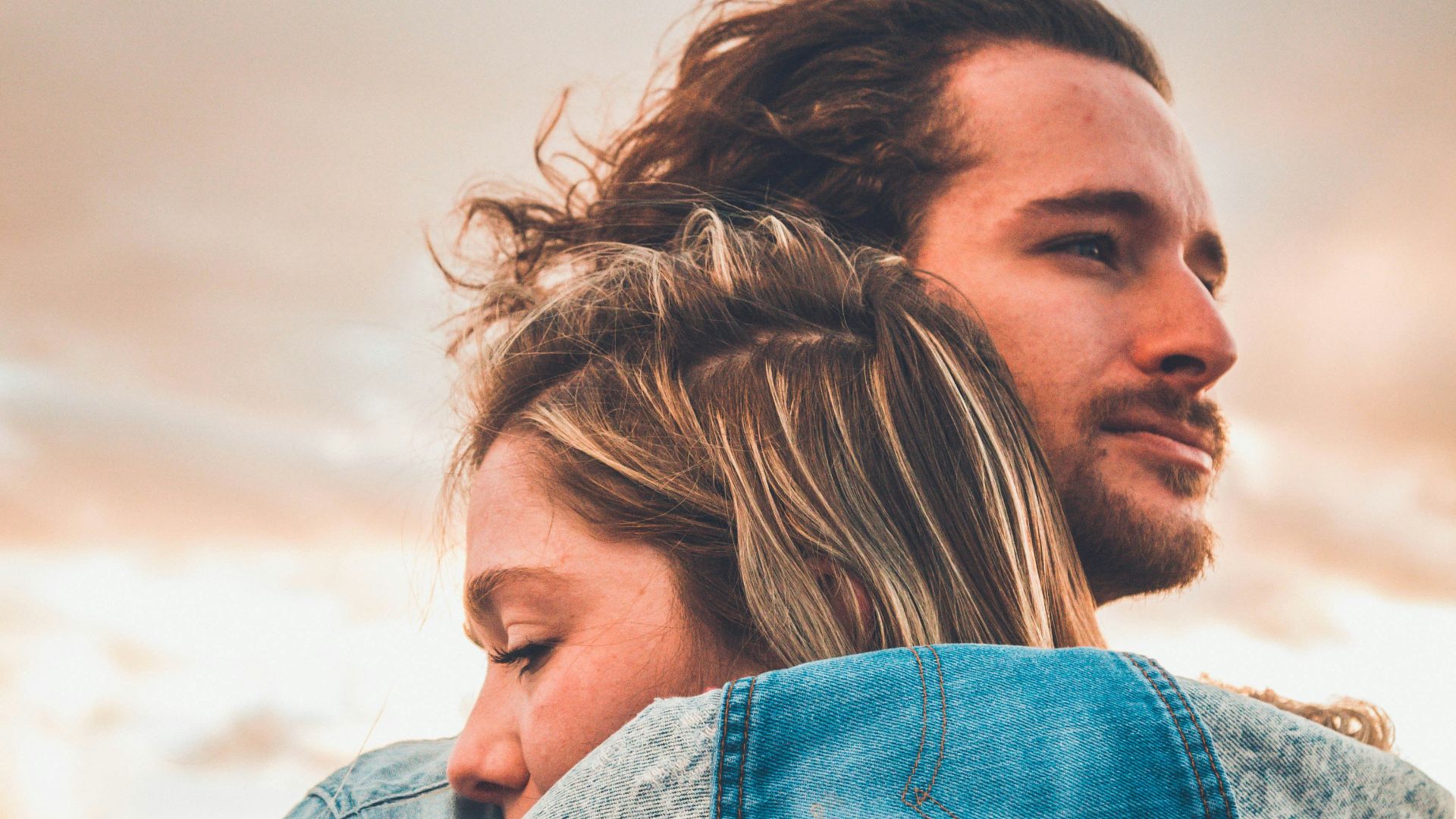 selective focus photography of couple hugging