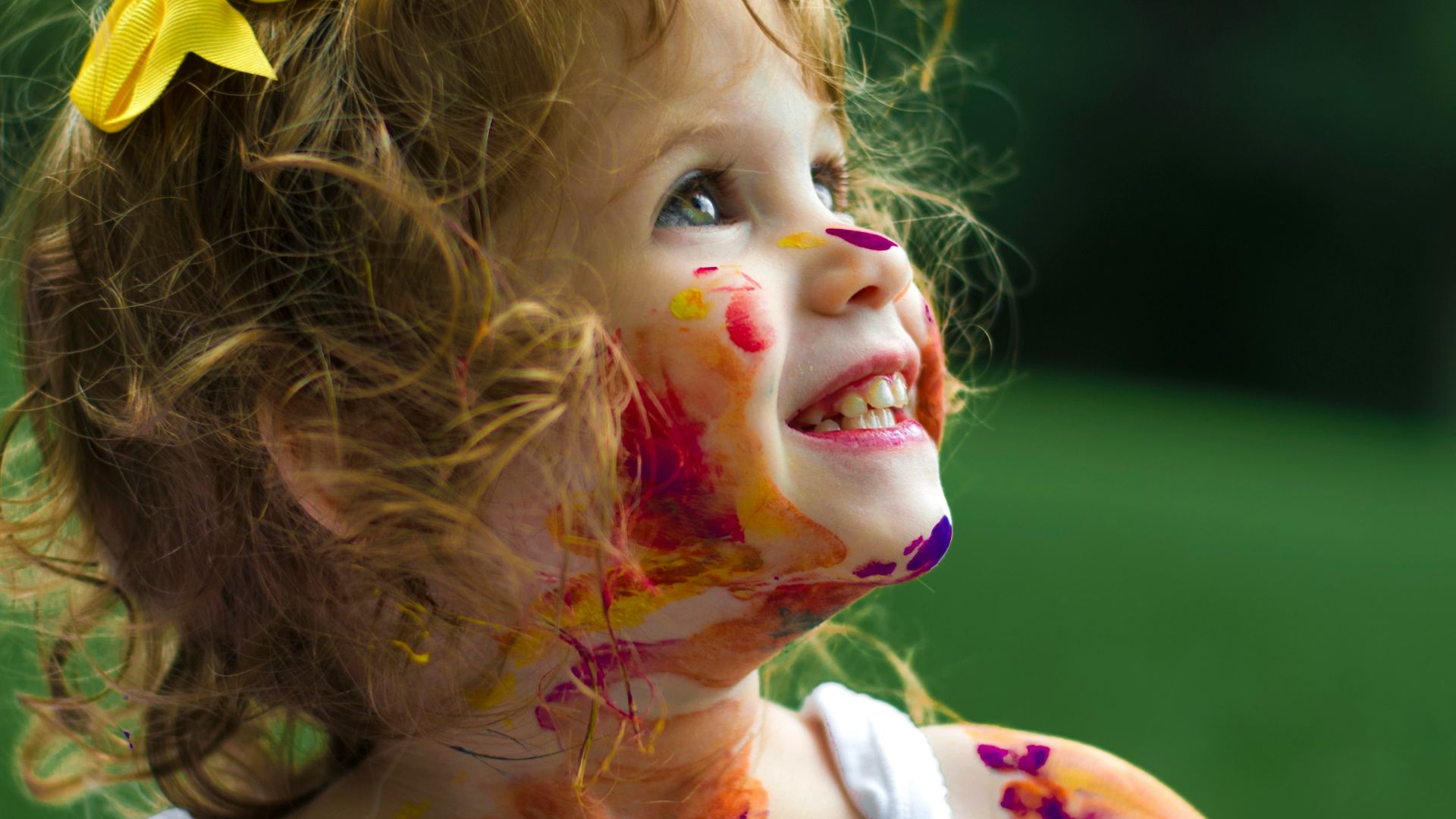 girl with paint of body