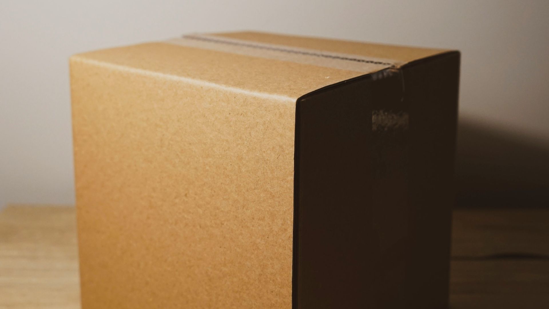 shallow focus photo of brown cardboard box