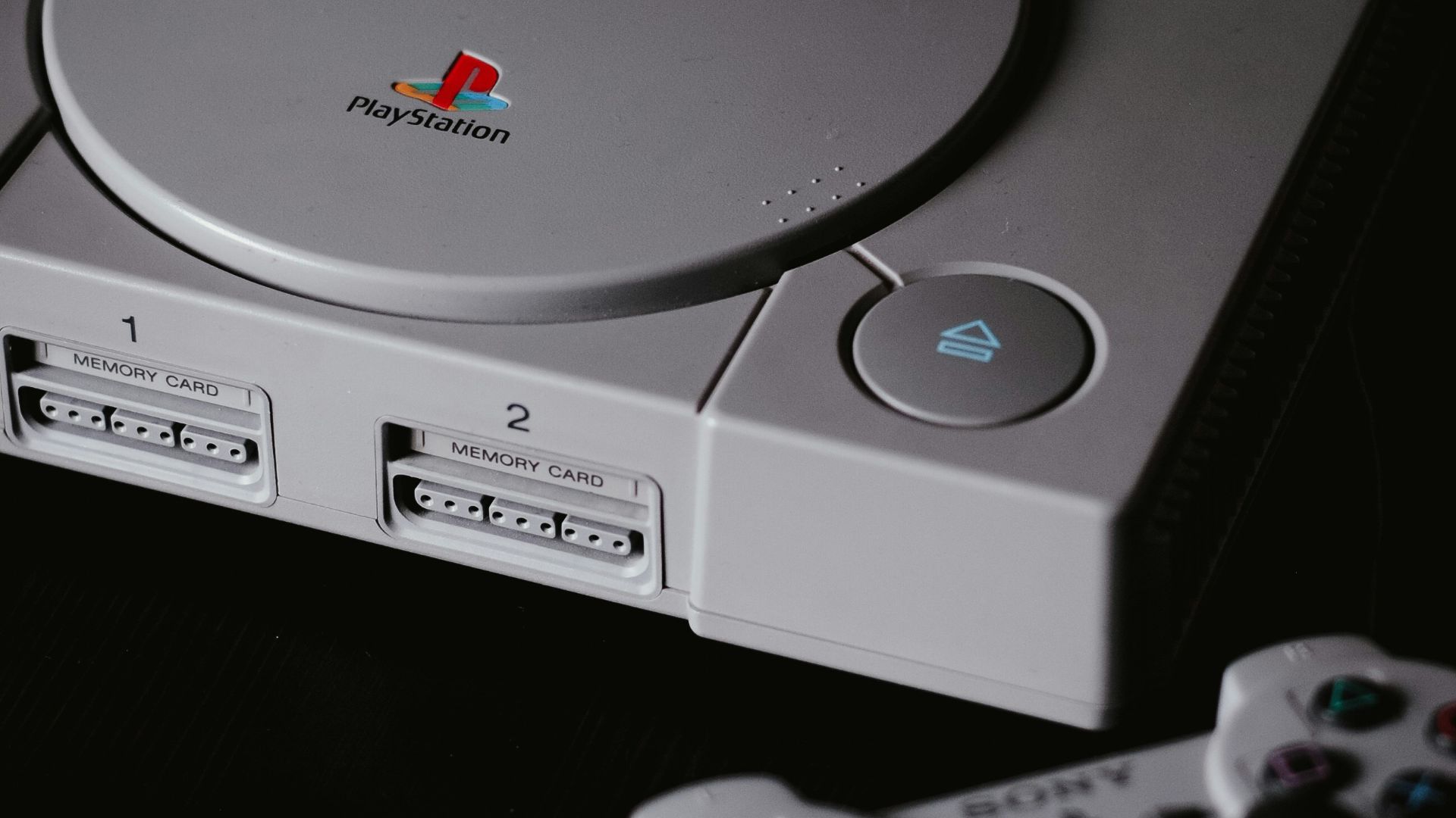 photo of closed Sony PS1 with DualShock 1