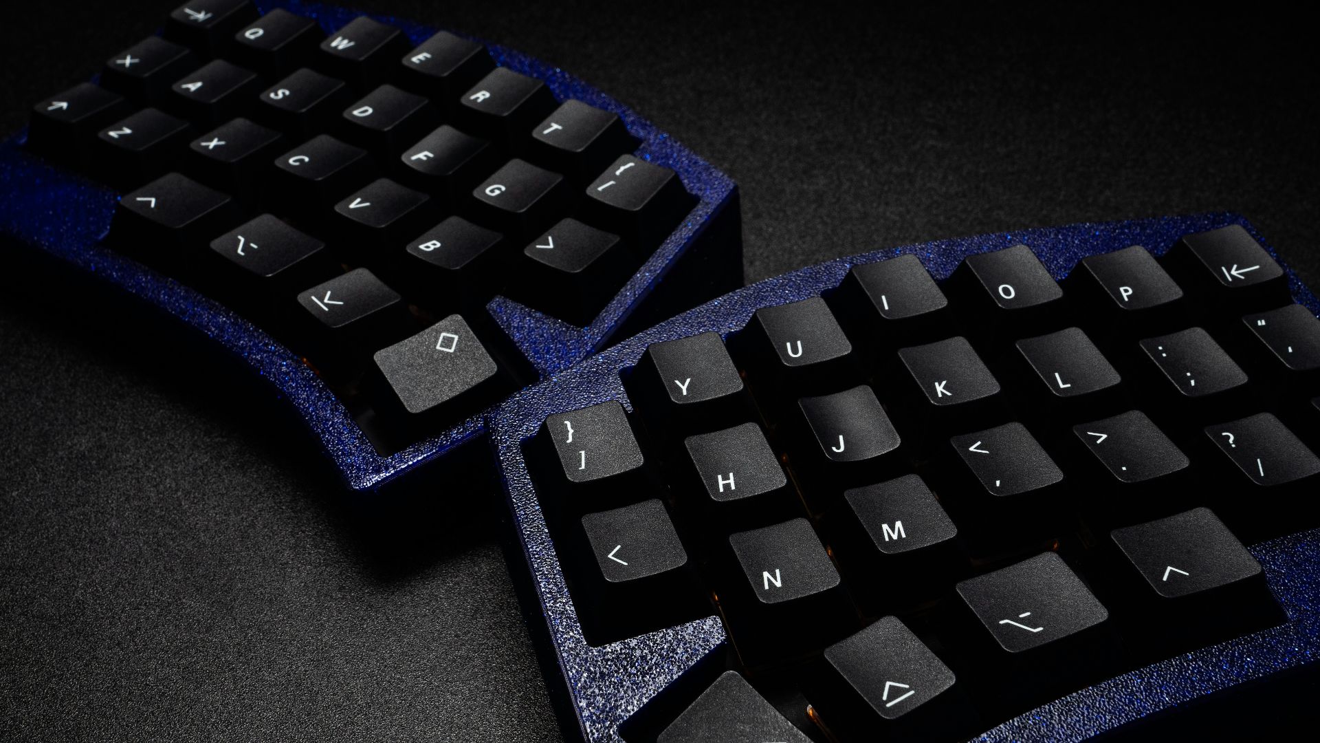 black computer keyboard on black table