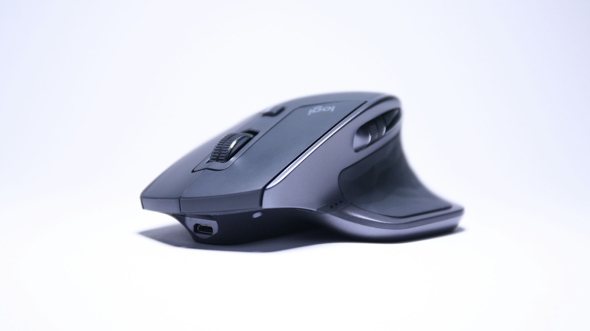black and gray cordless computer mouse