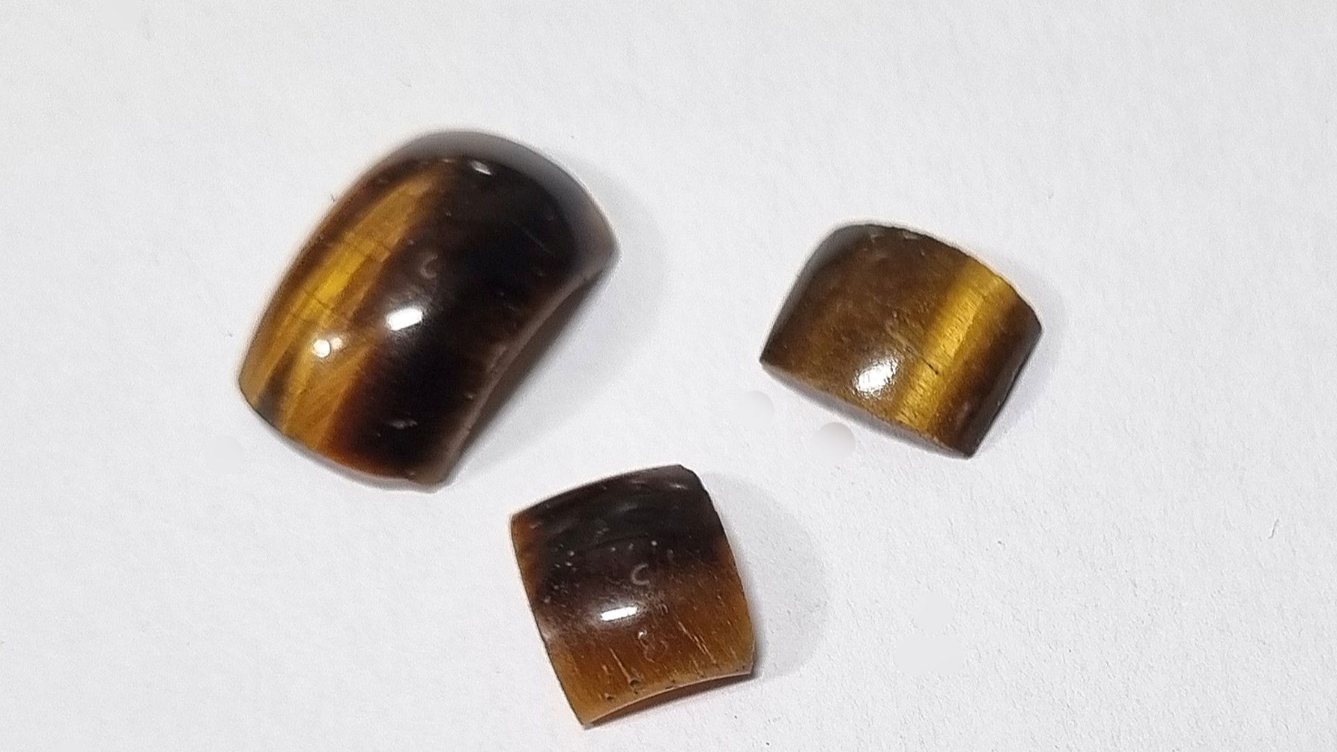 File:Tiger's eye - A.jpg