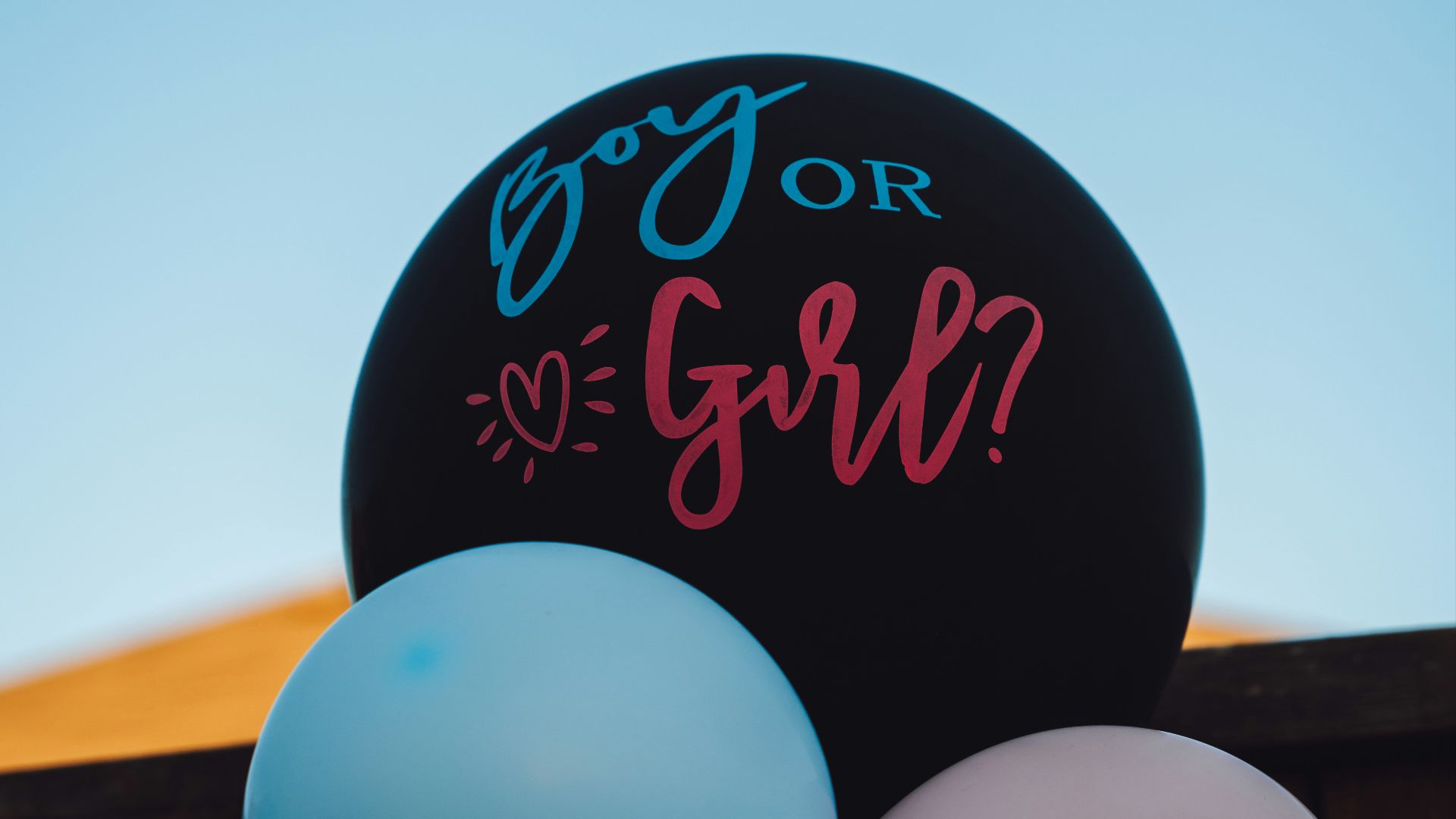 A bunch of balloons that are in front of a building