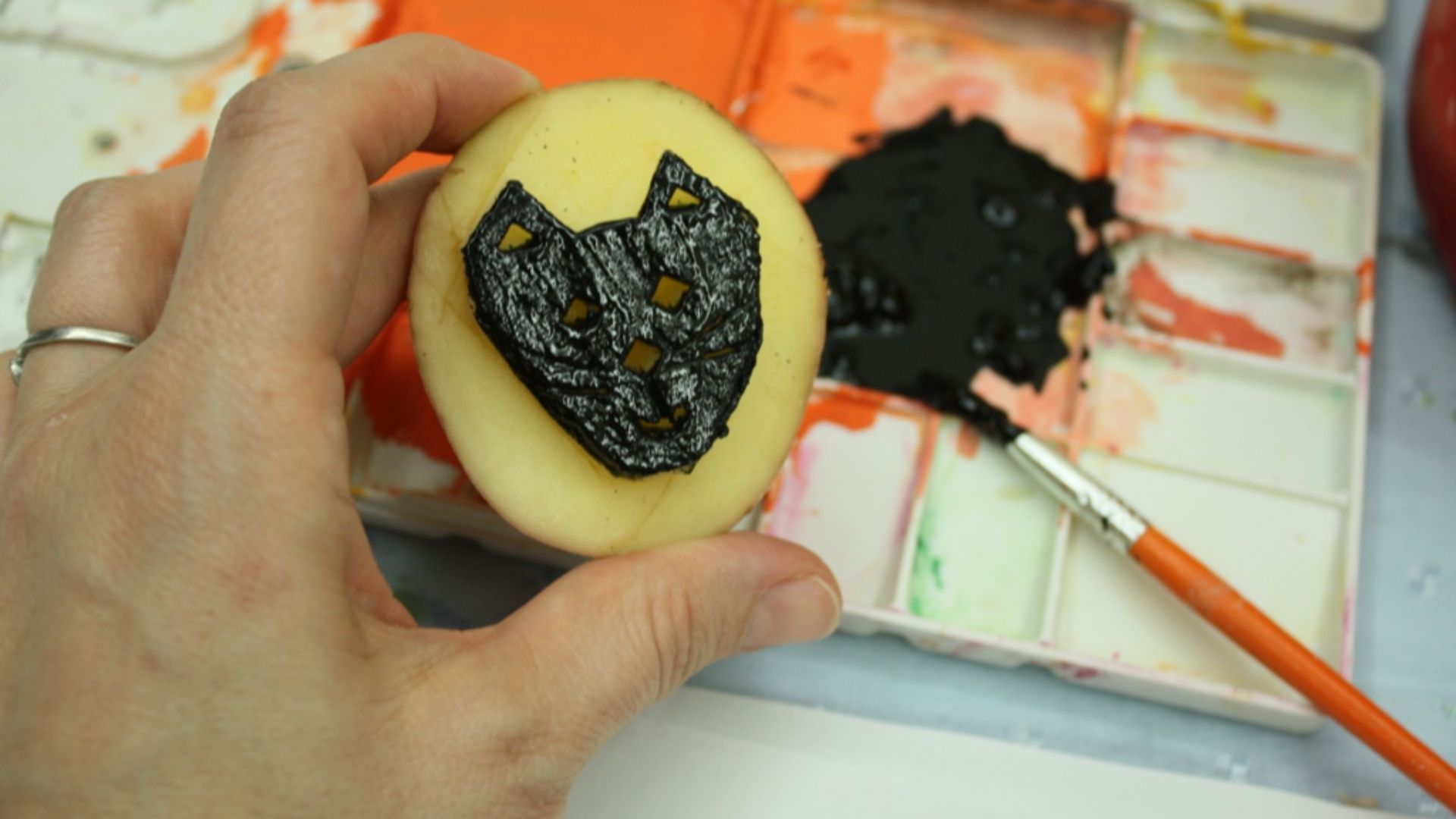 File:Potato printing applying paint.jpg