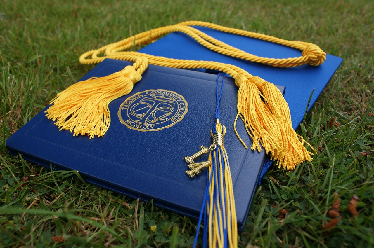 graduation-907565_1280.jpg