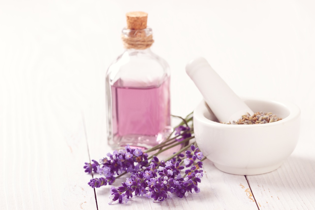 aromatherapy-3173580_1280-1.jpg