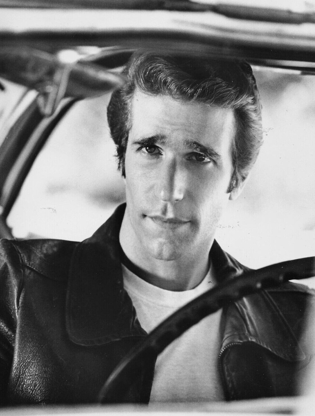 1024Px-Henry Winkler As Fonzie  Happy Days  (1976 Abc Press Photo)