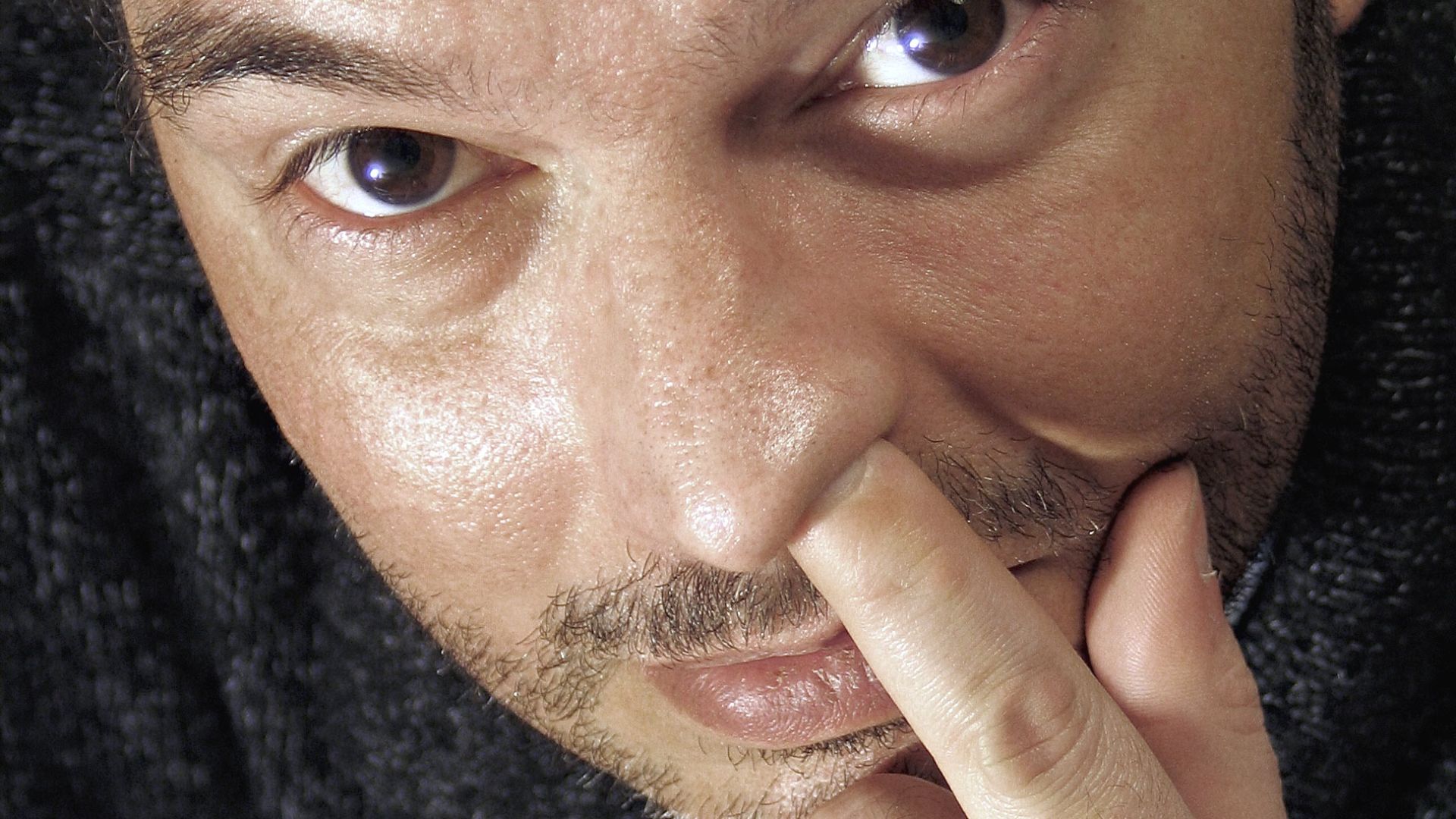 File:Nose picking in progress.jpg