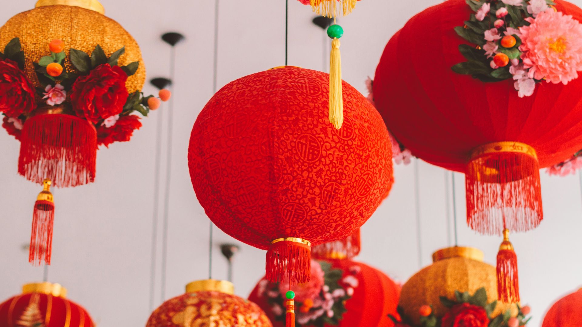 hanged red ball lantern