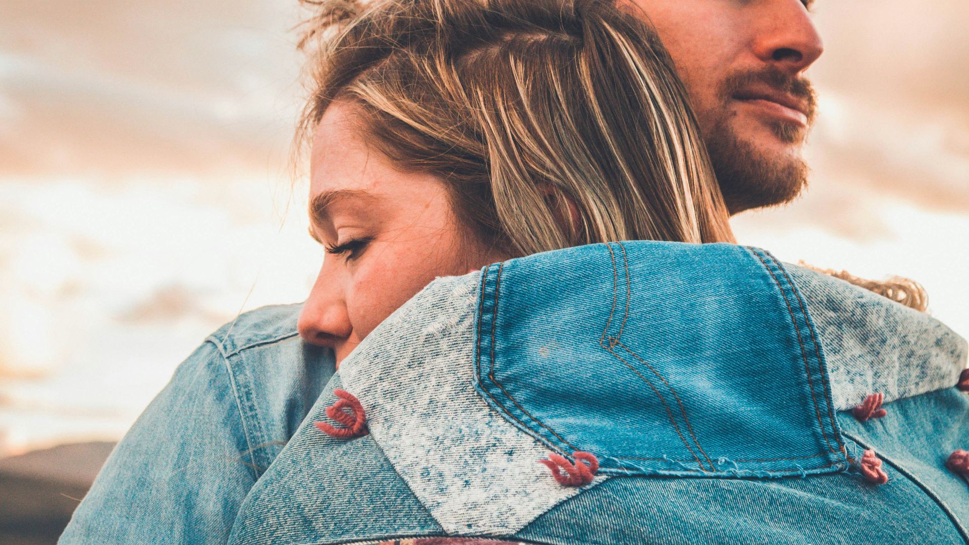 selective focus photography of couple hugging