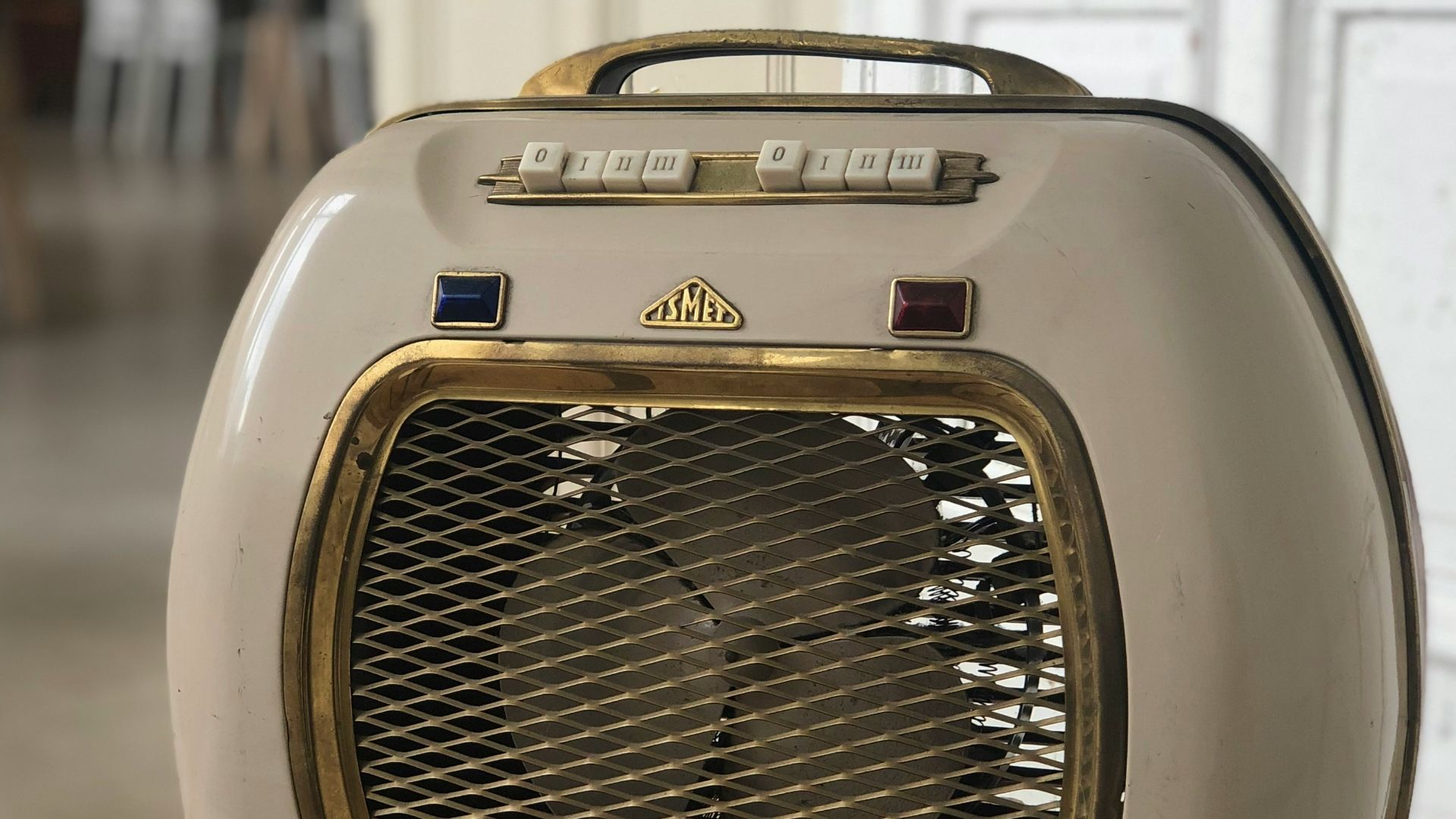 white and gray box fan