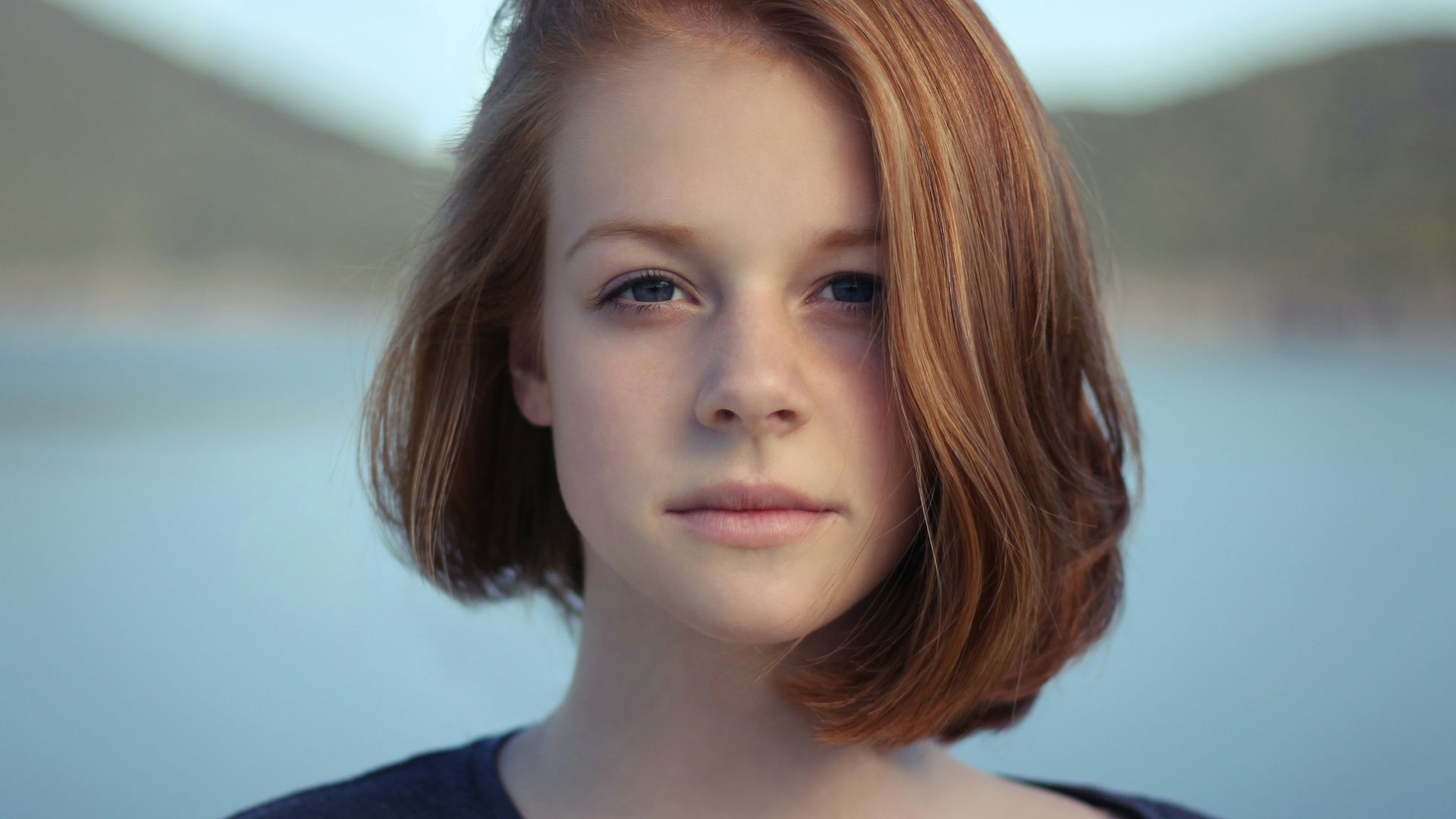 shallow focus photography of woman outdoor during day