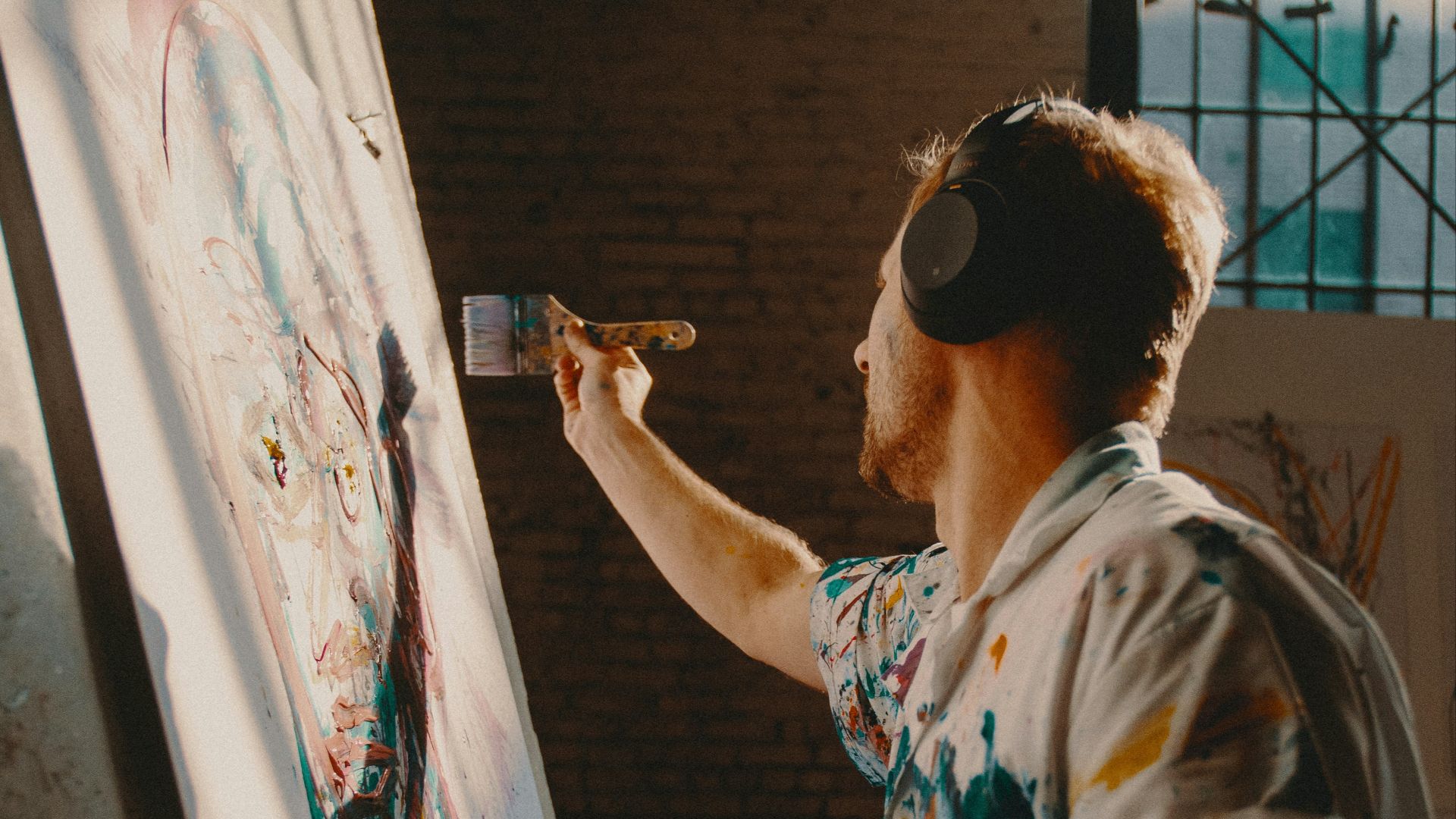 man in white and blue crew neck t-shirt wearing black sunglasses