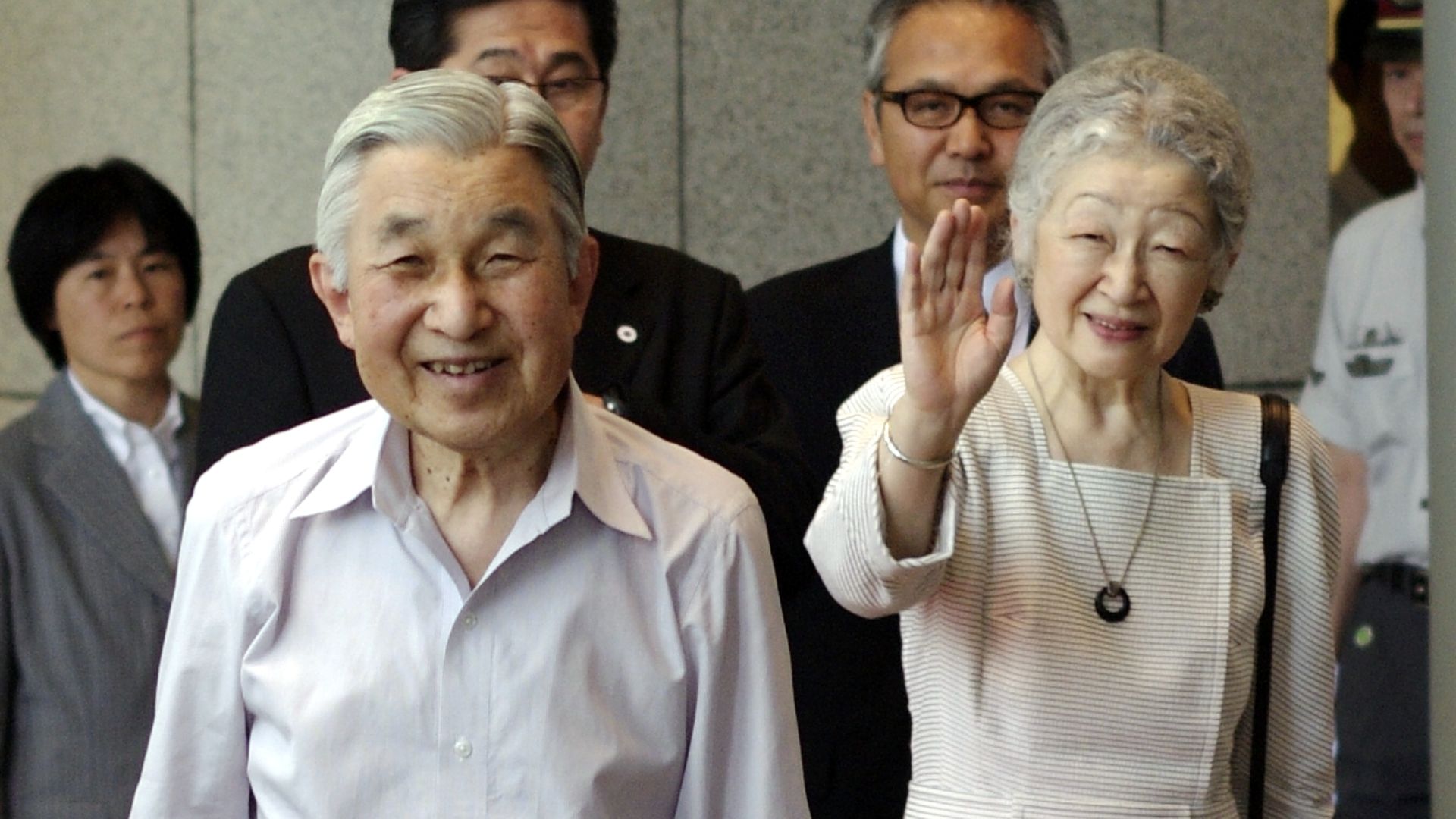 File:Emperor Akihito and Empress Michiko cropped 1 Emperor Akihito Empress Michiko and Yasuyoshi Umehara 20120727.jpg