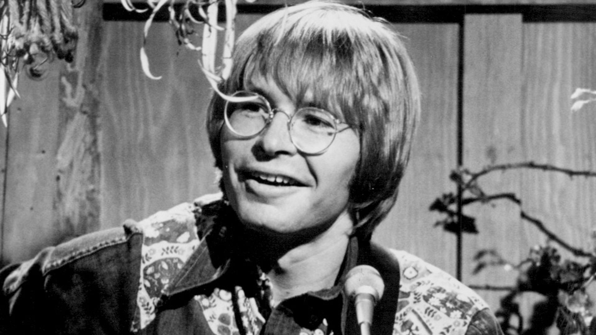 File:John Denver 1975.JPG