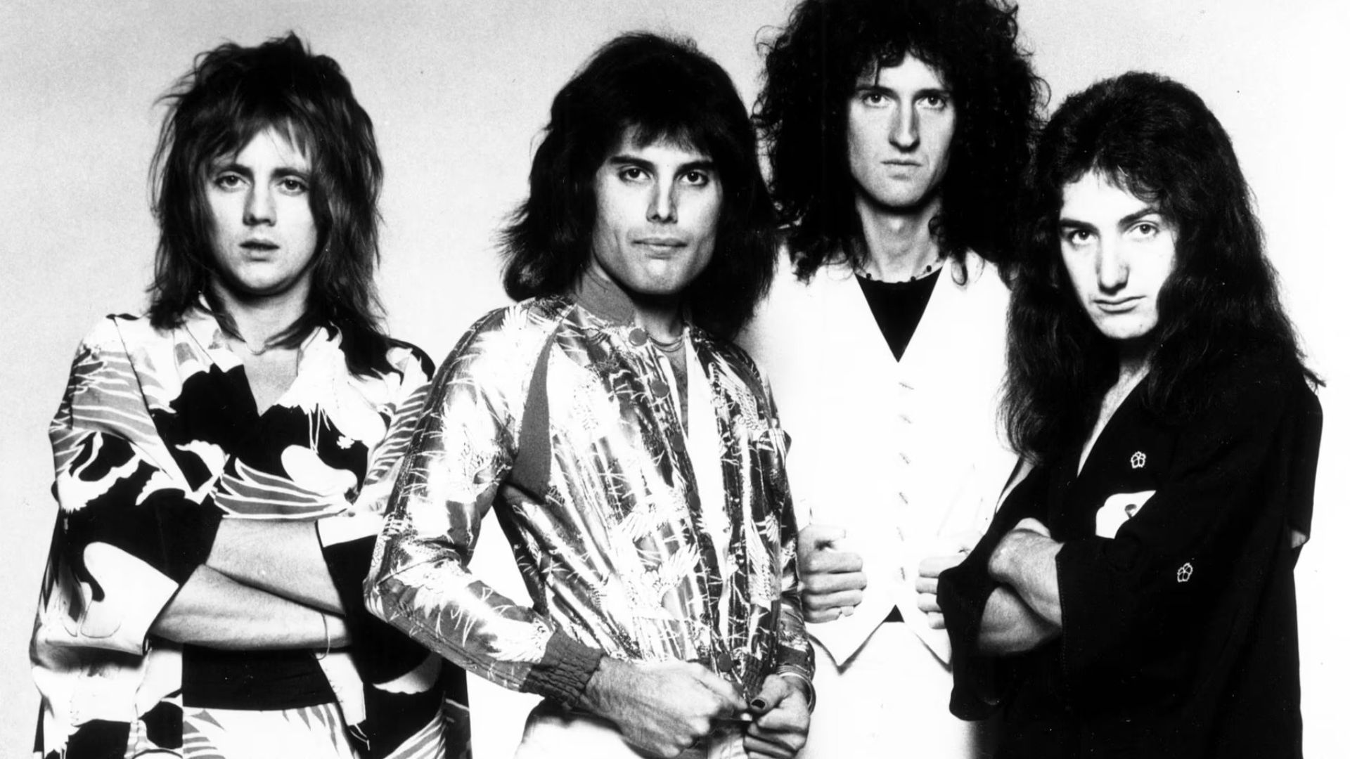 File:Queen A Night At The Opera (1975 Elektra publicity photo 02).jpg