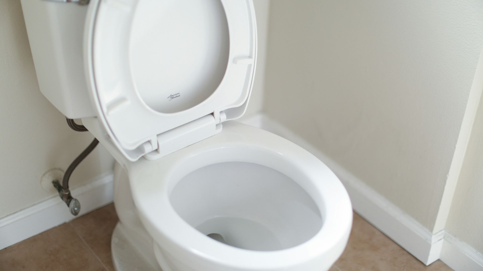 white ceramic toilet bowl with cover