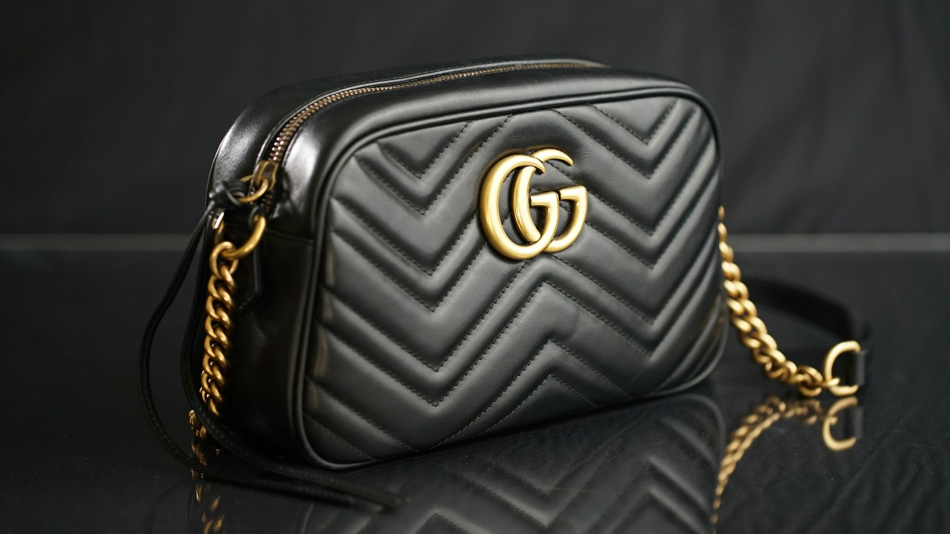 black Gucci leather shoulder bag