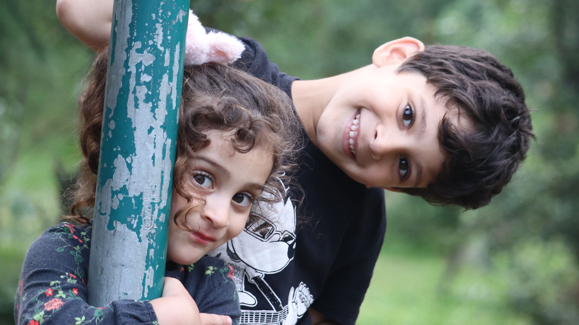 File:Siblings brother and sister.jpg