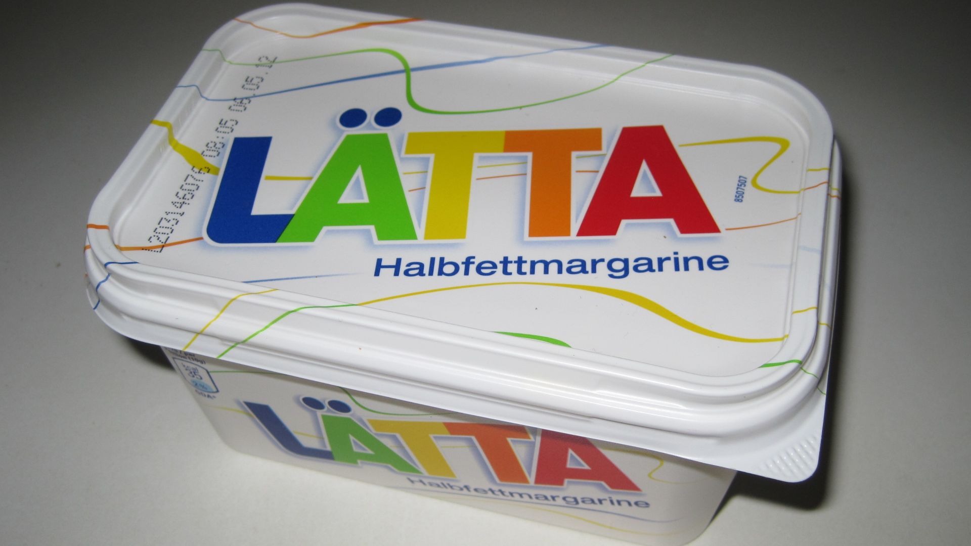 File:Lätta - (halbfettmargarine).JPG