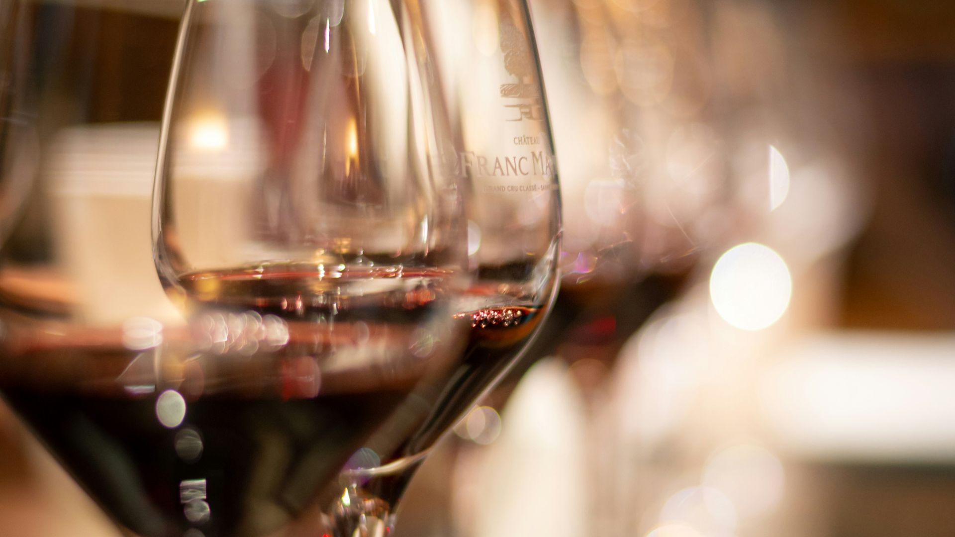 clear wine glass with red wine