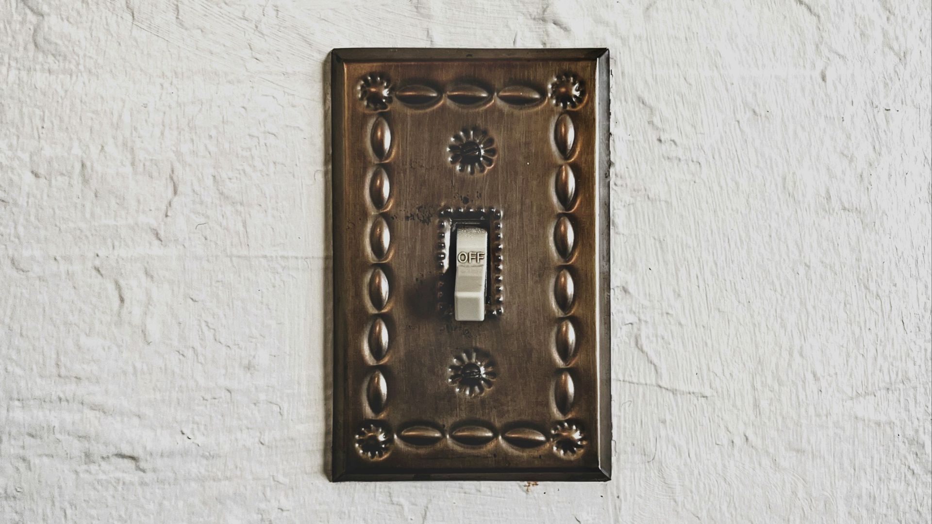 a light switch cover on a white wall