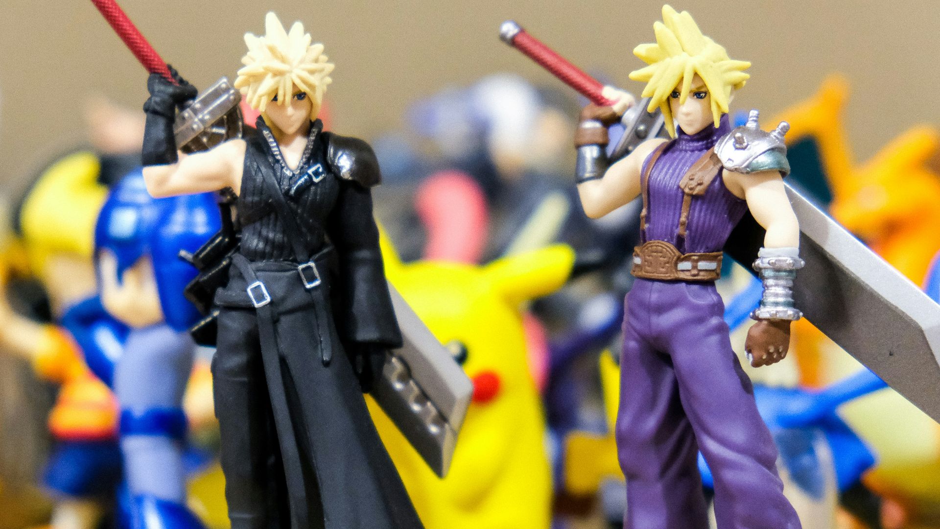 shallow focus photo of Cloud Strife figurine