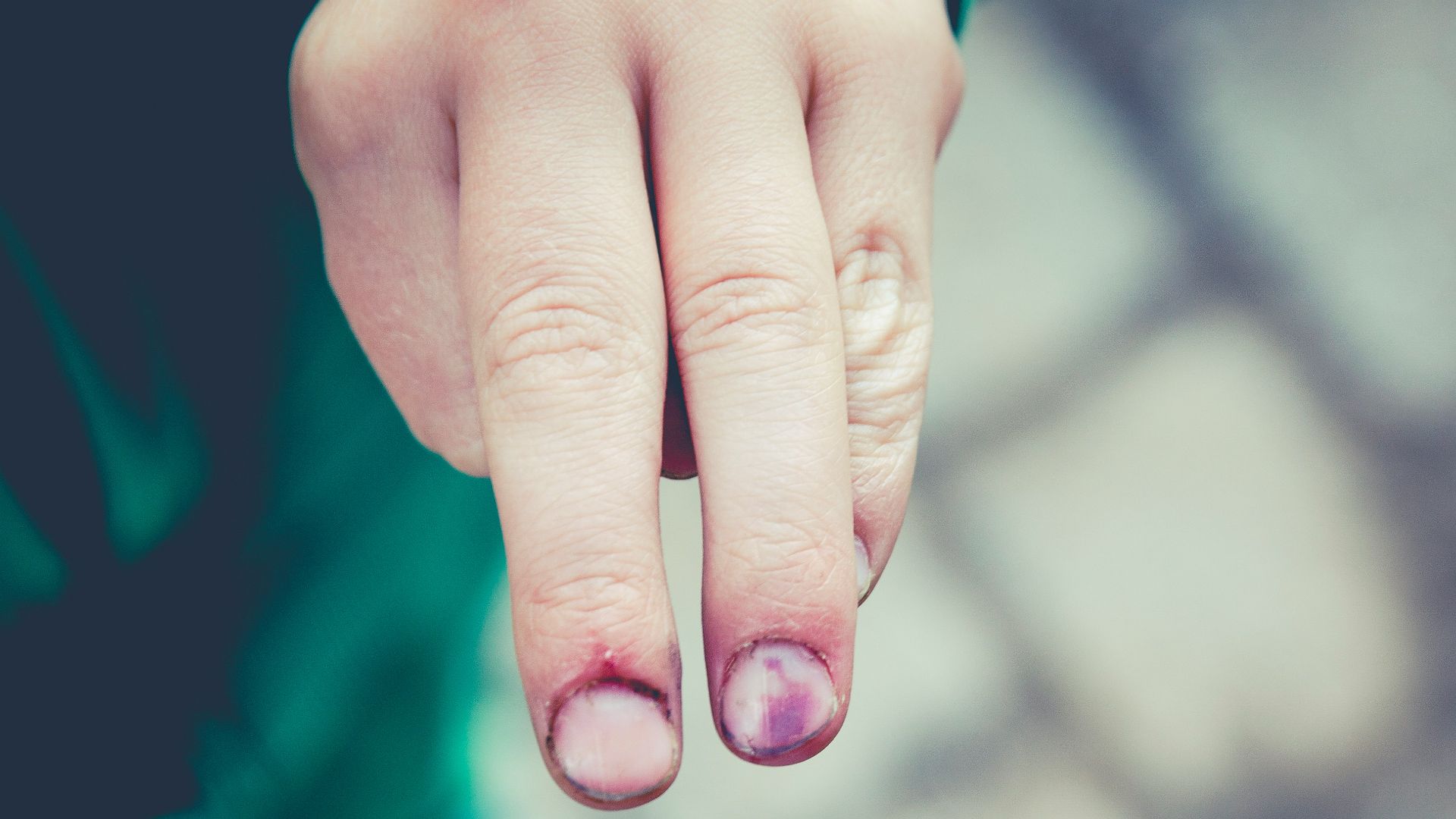 person point two fingers forward