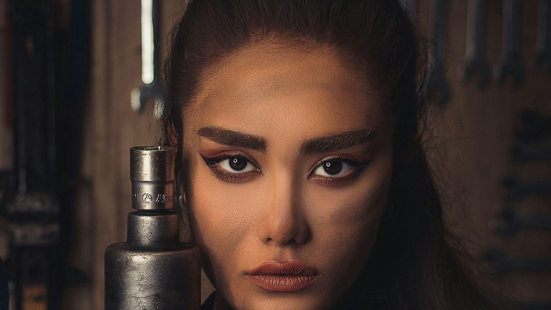 woman in gray and blue long sleeve shirt