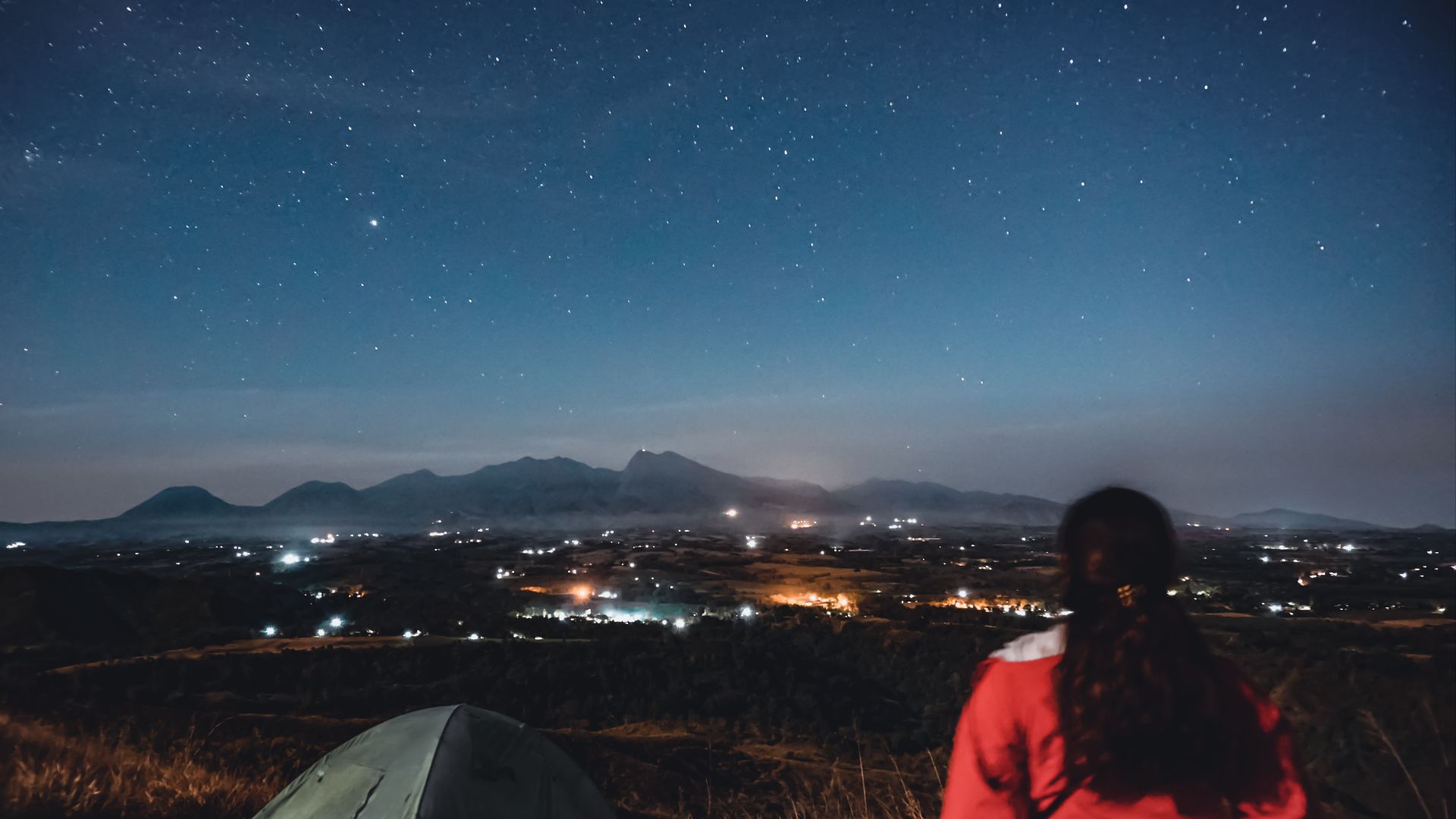 File:Overlooking bukidnon lights and Kitanglad Mountain Range.jpg