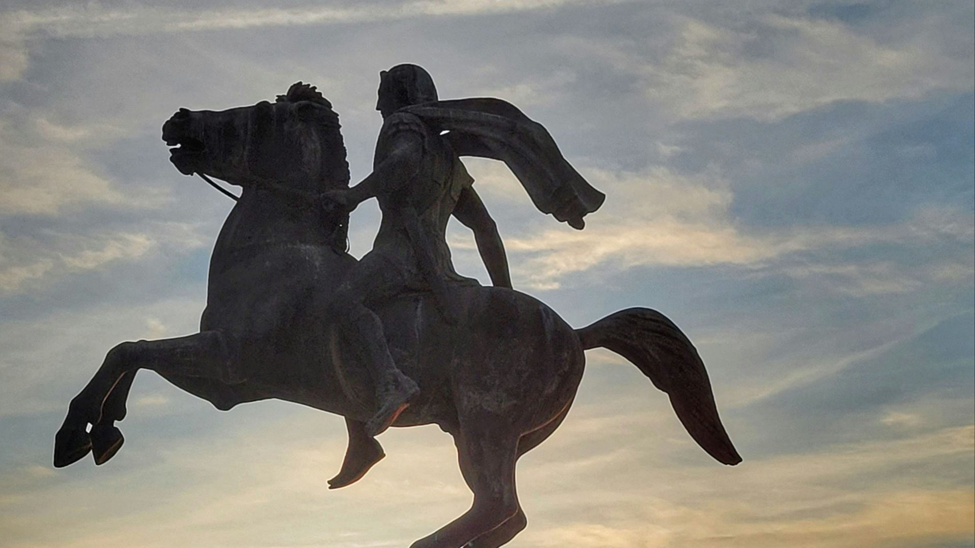 a statue of a man riding a horse