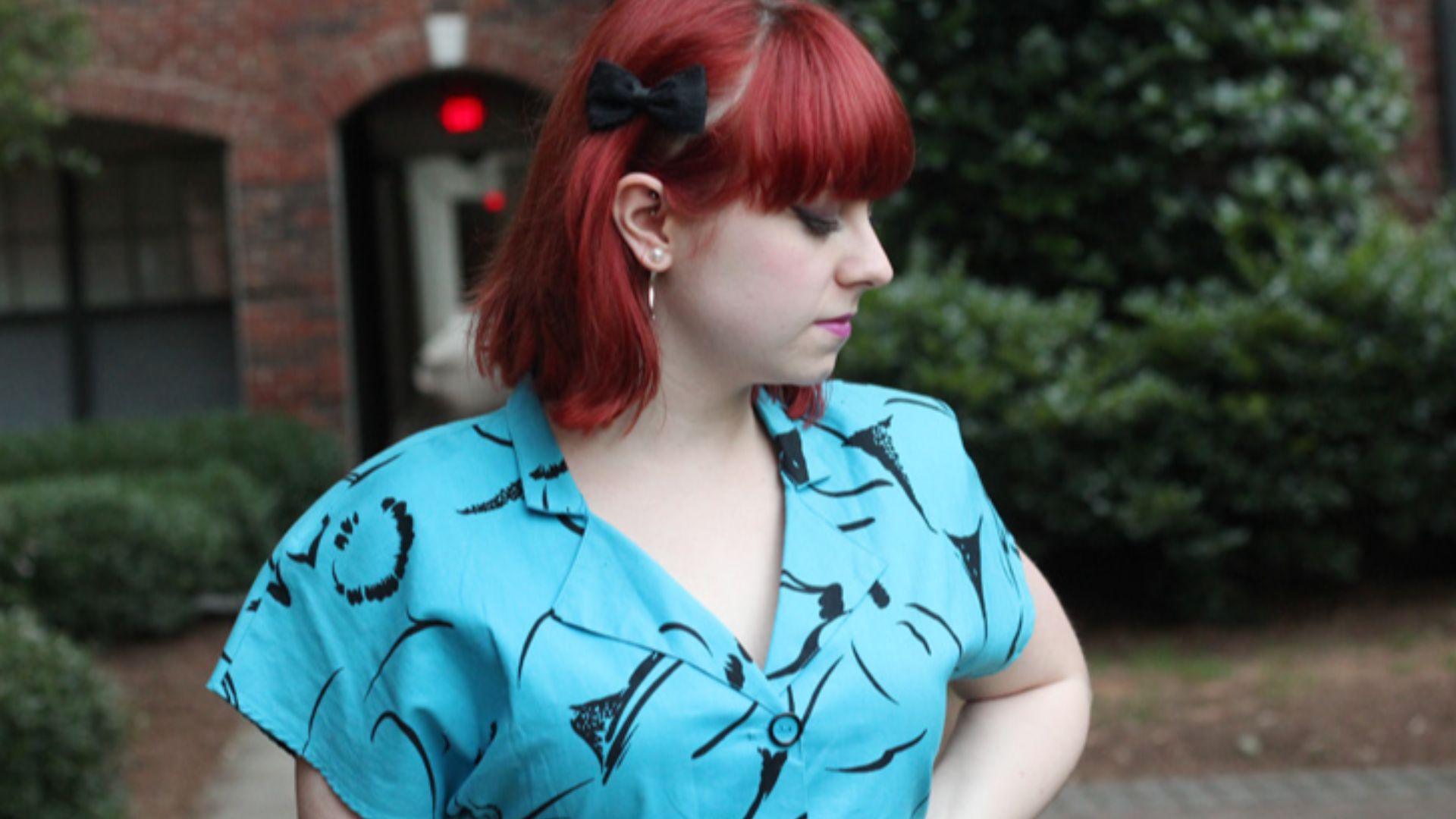 File:Black Lace Bow in Red Hair and a Blue Dress with Shoulder Pads (19398971370).jpg