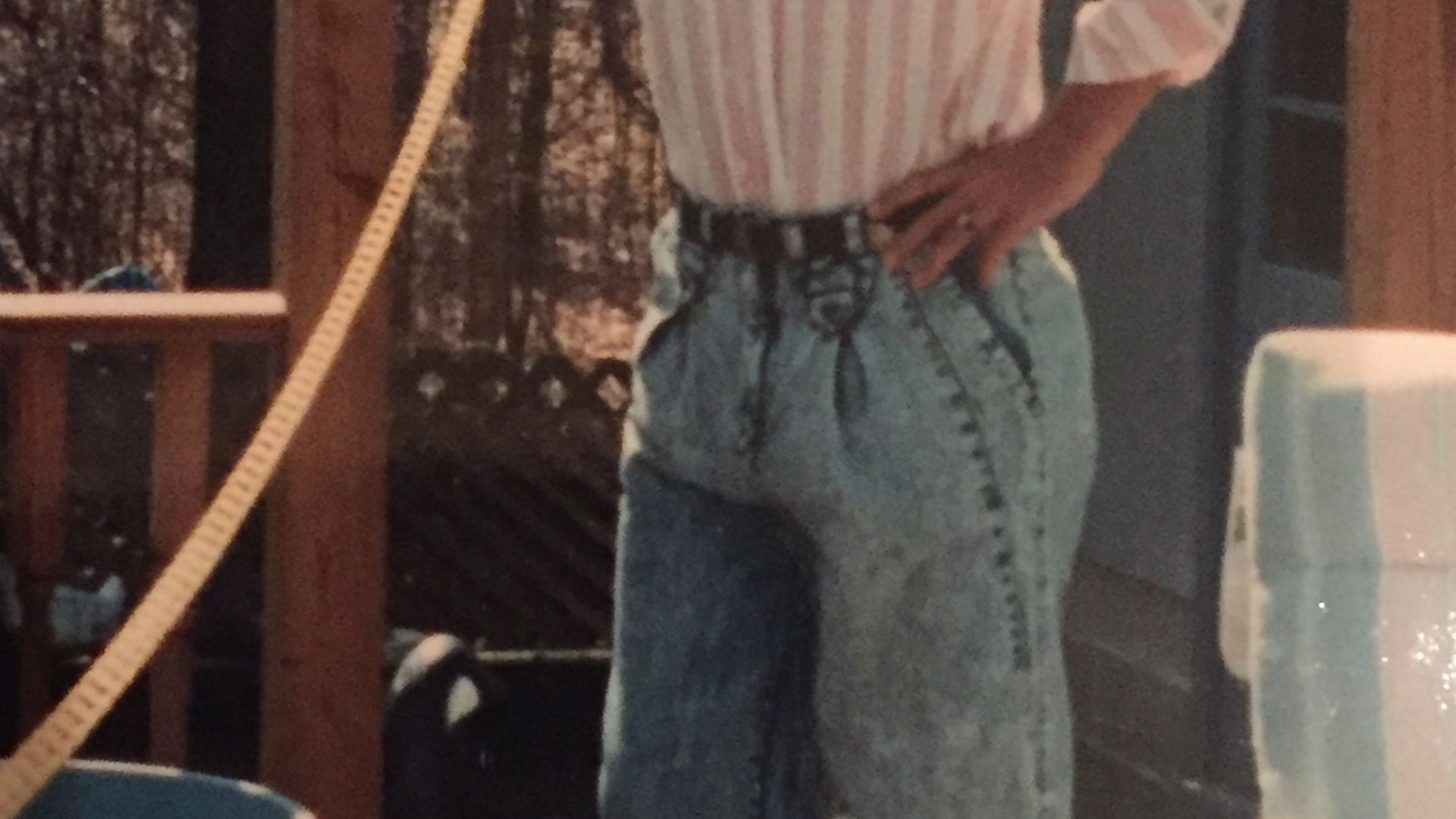 File:1980s fashion with acid-washed jeans.jpeg