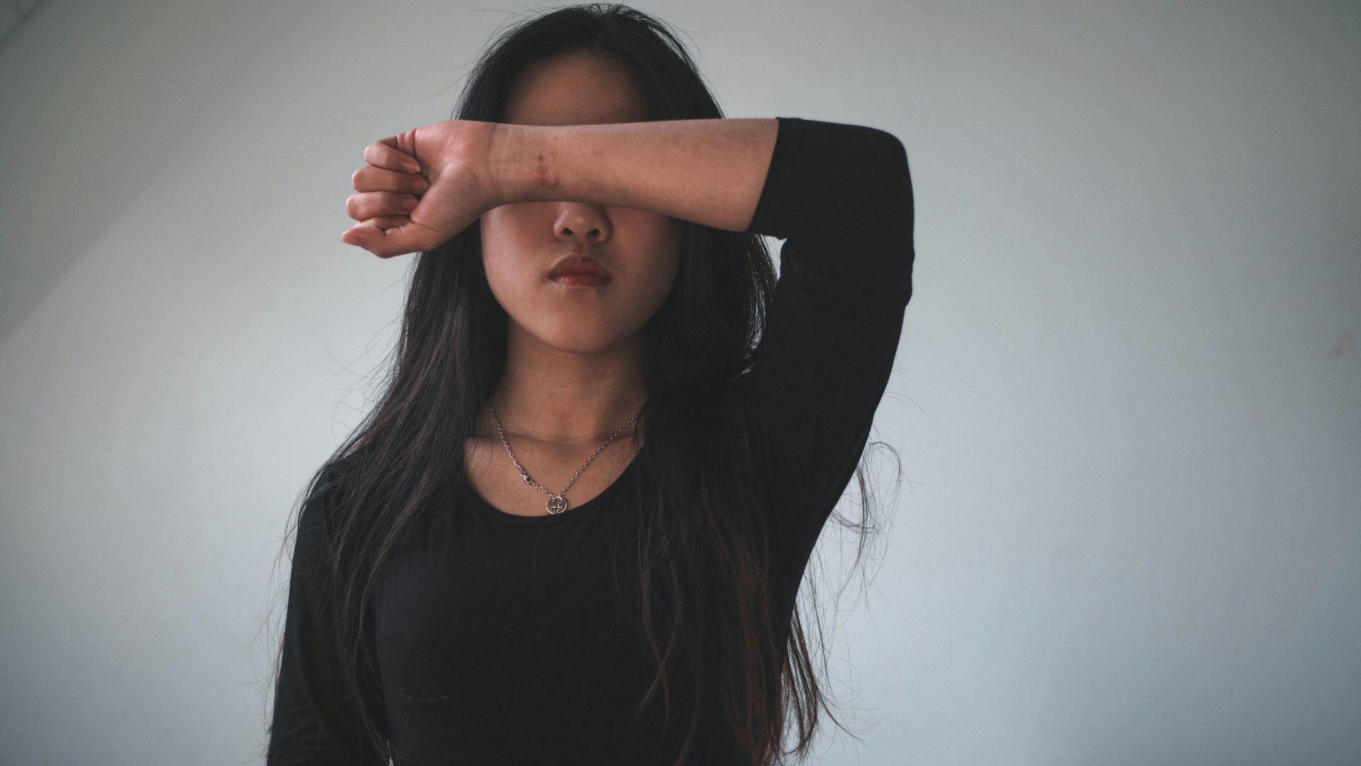 woman in black long sleeve shirt