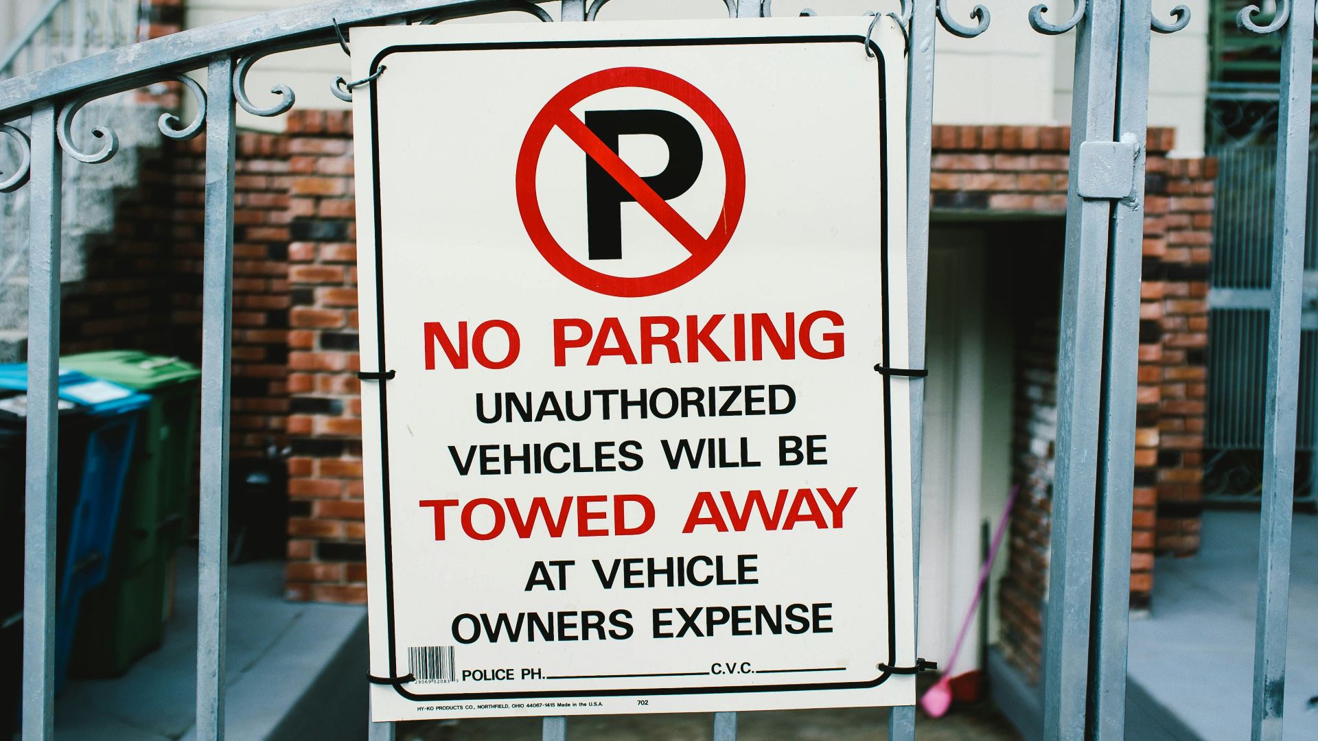 no parking signage on gate