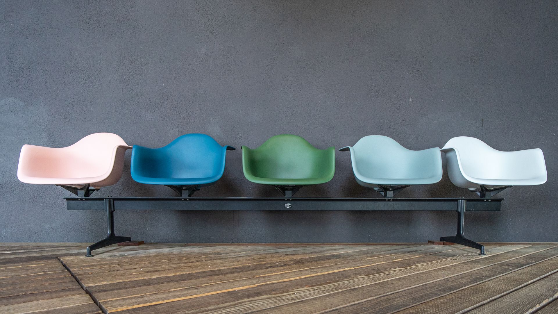 File:Eames Plastic Armchair RE - Flickr - Mondo79.jpg