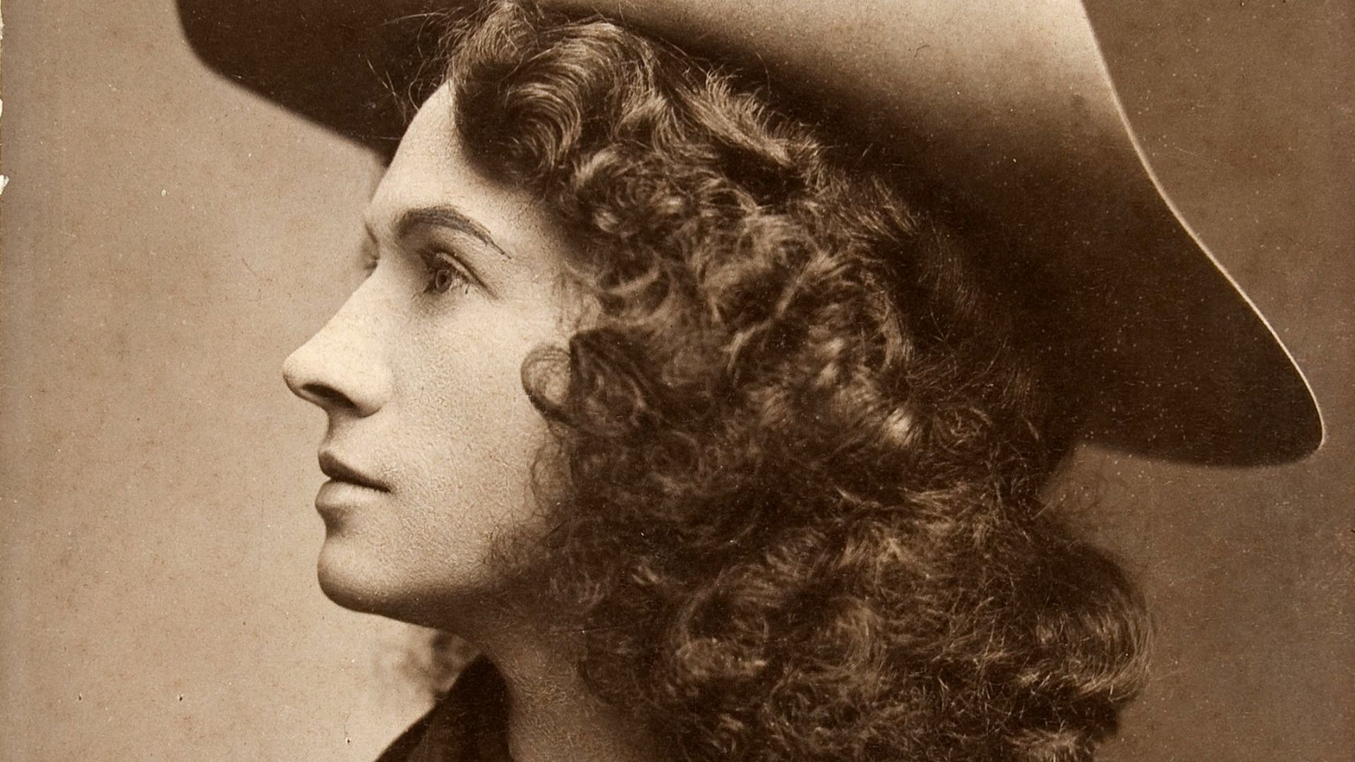 File:Annie Oakley c1903.jpg