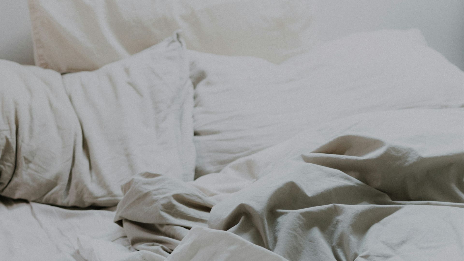 white pillows and bed comforter