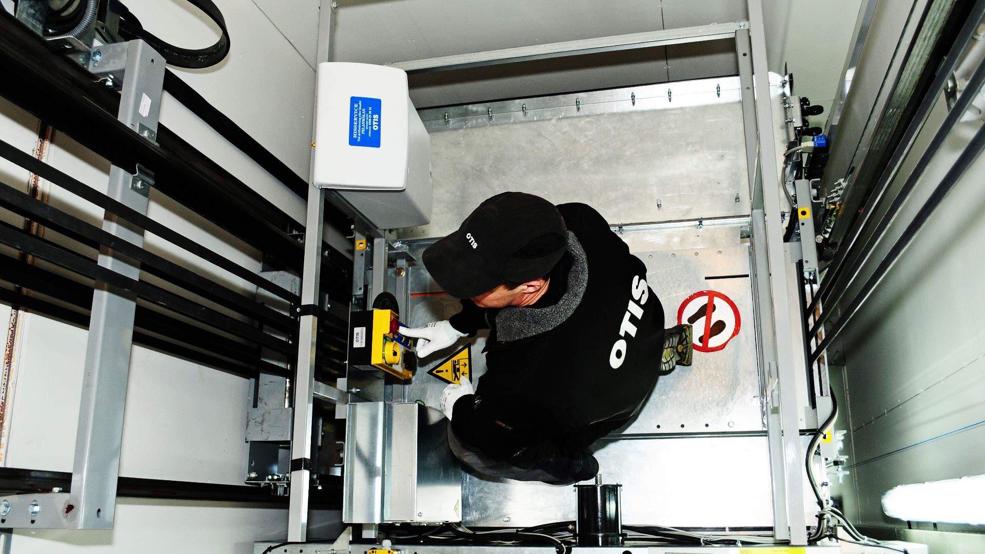 File:OTIS GEN 2 Comfort Roof Taket (Daniel Åhs).jpg