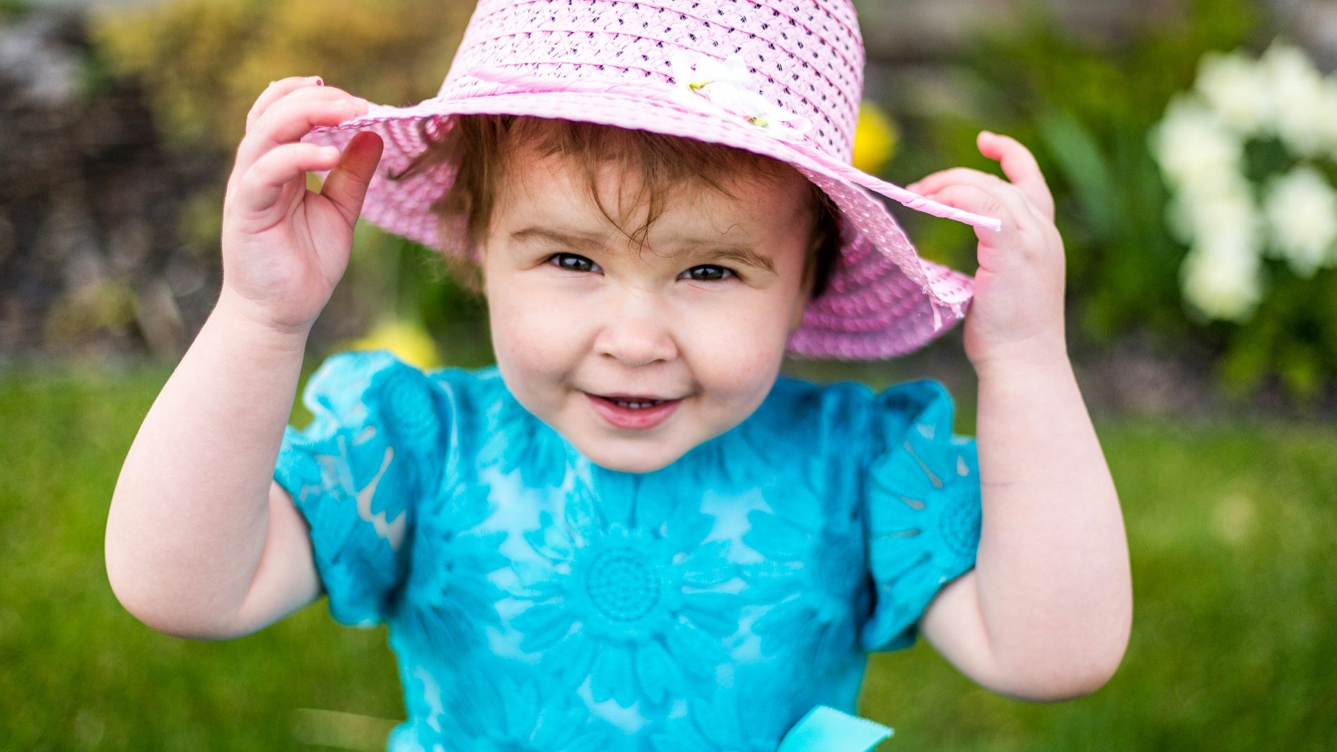 shallow focus photography of girl